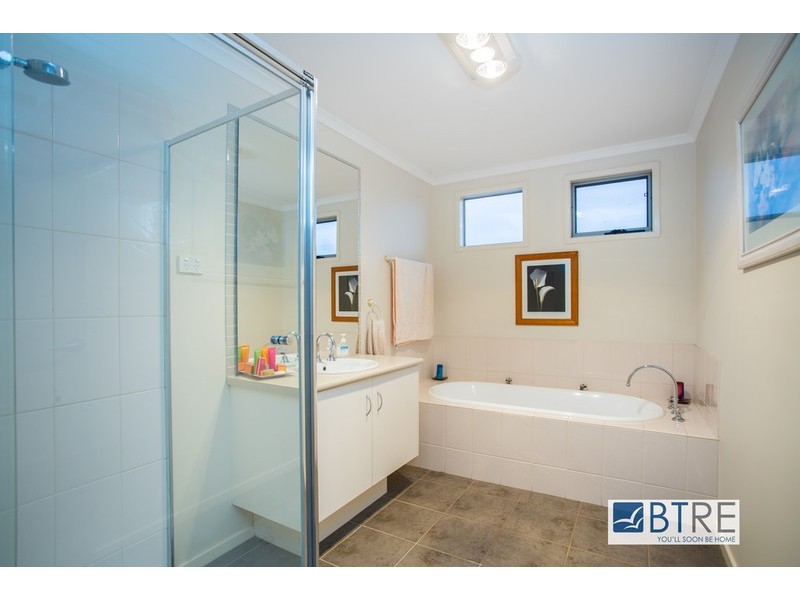 34 Warranqite Crescent, Hastings VIC 3915