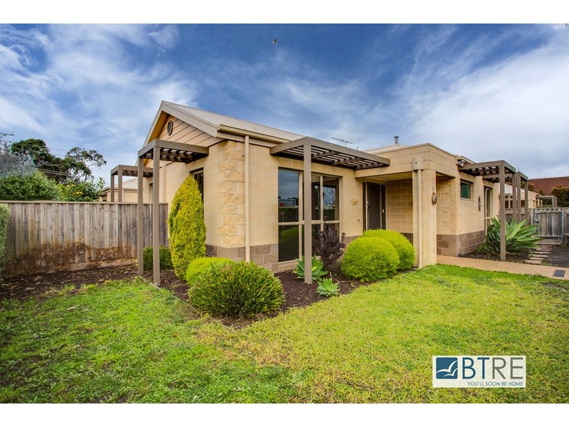 2/17 Queen Street, Hastings VIC 3915