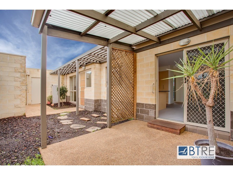 2/17 Queen Street, Hastings VIC 3915