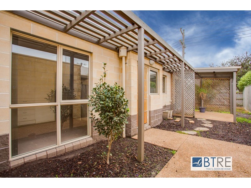 2/17 Queen Street, Hastings VIC 3915