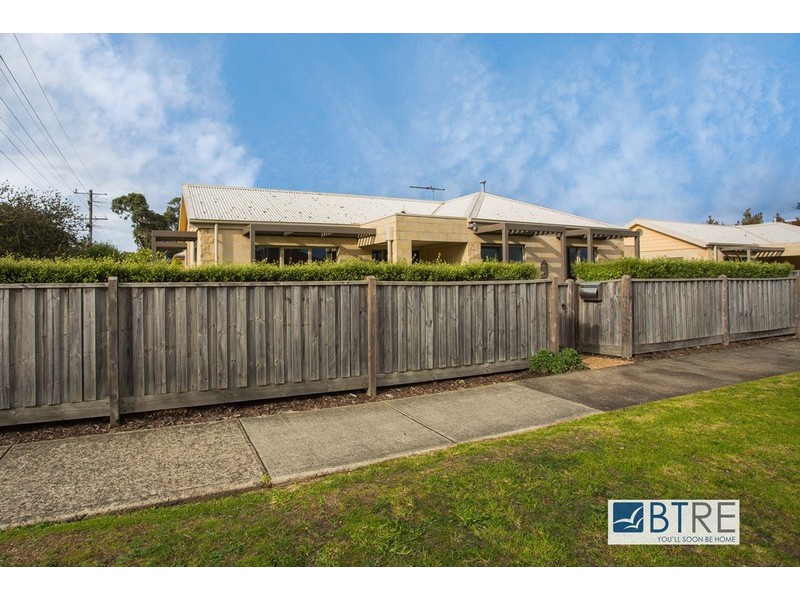 2/17 Queen Street, Hastings VIC 3915