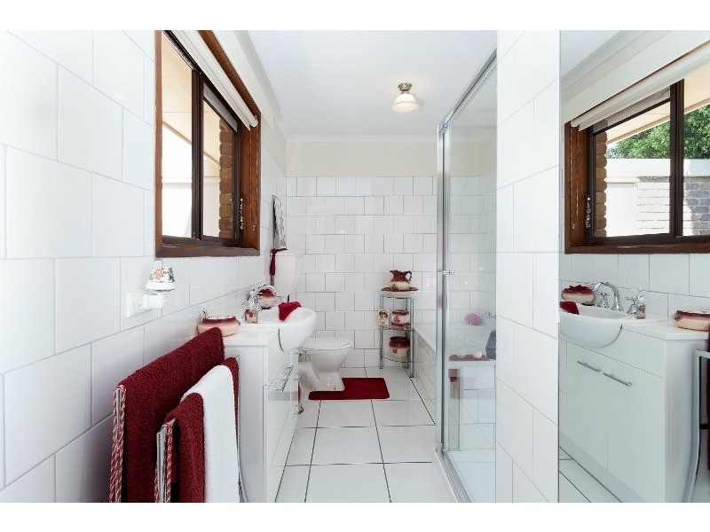 1/2 Victoria Street, Hastings VIC 3915