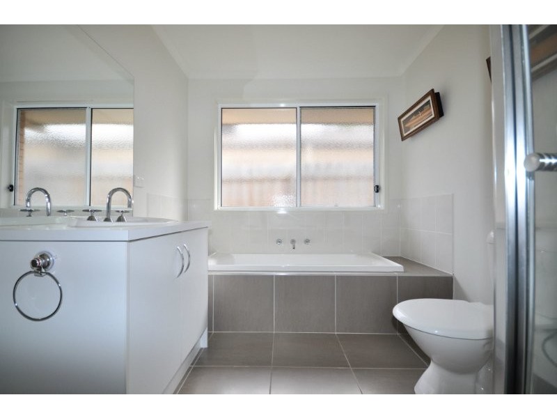 4 Hector Close, Bittern VIC 3918