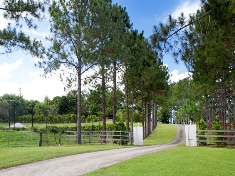 Brookfield QLD 4069