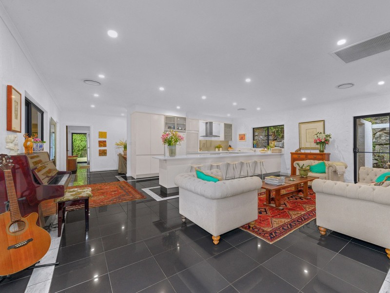 5 Vonne Court, Camp Mountain QLD 4520