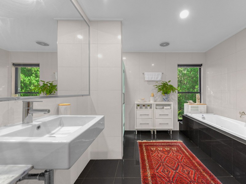 5 Vonne Court, Camp Mountain QLD 4520