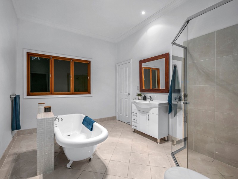 242 Herron Road, Pullenvale QLD 4069