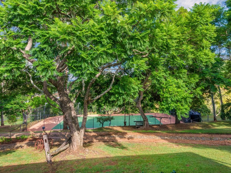 174 Moons Lane, Brookfield QLD 4069