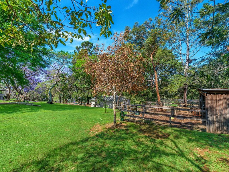 174 Moons Lane, Brookfield QLD 4069