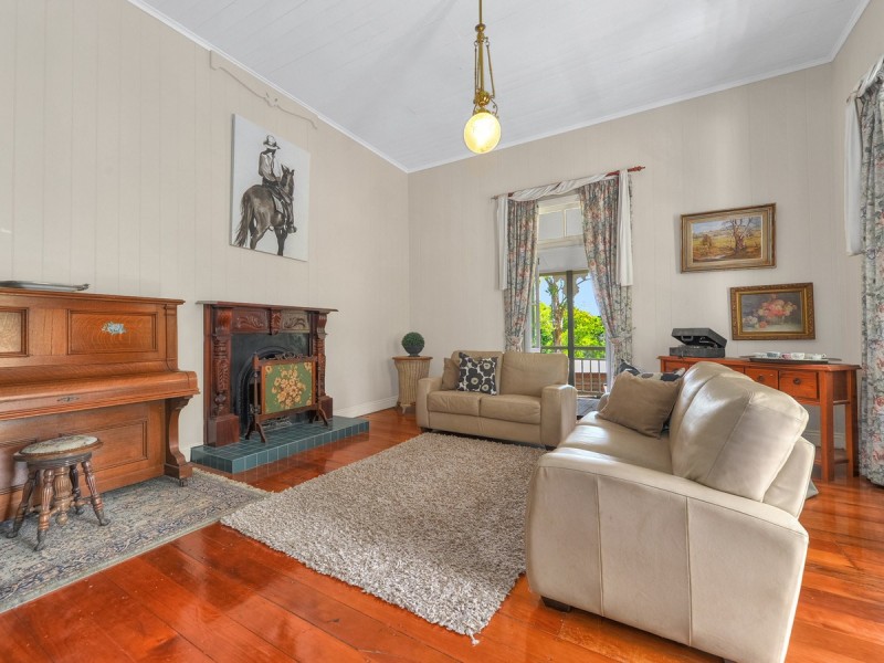 31 Amanda Street, Brookfield QLD 4069