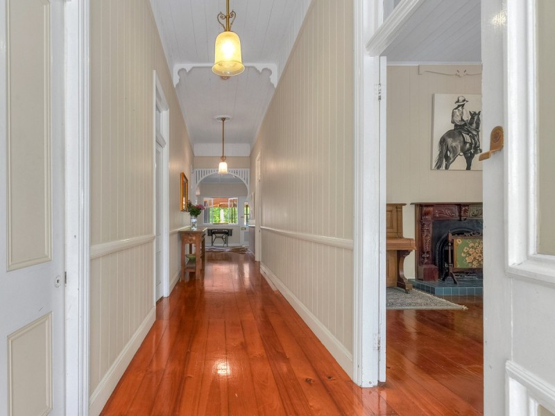 31 Amanda Street, Brookfield QLD 4069