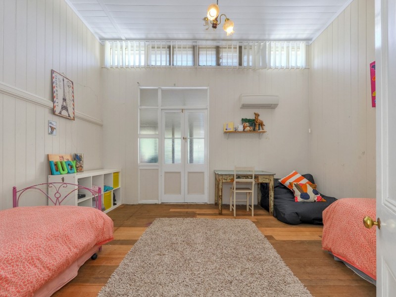 31 Amanda Street, Brookfield QLD 4069