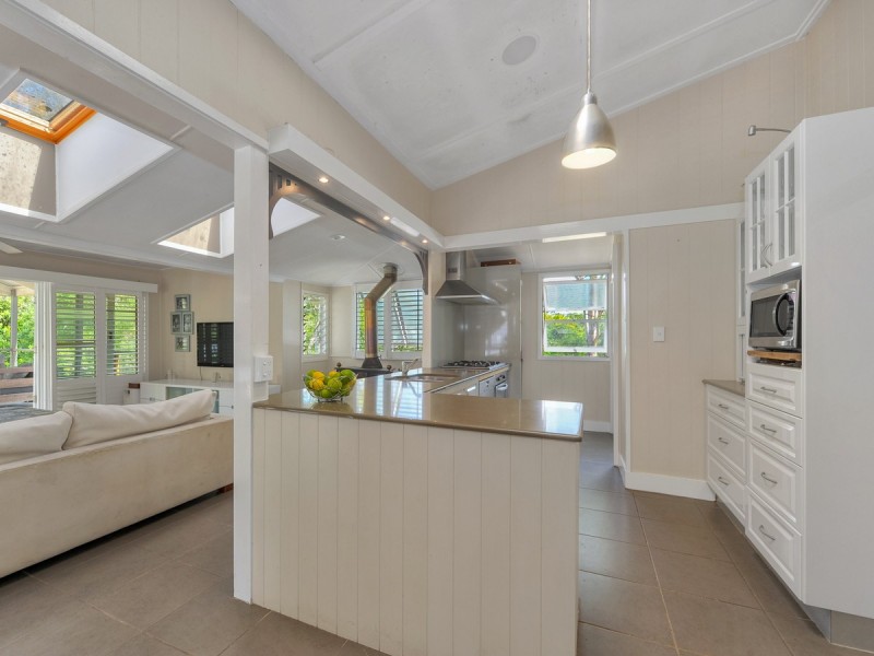 31 Amanda Street, Brookfield QLD 4069