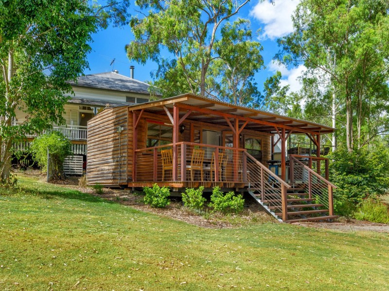 31 Amanda Street, Brookfield QLD 4069