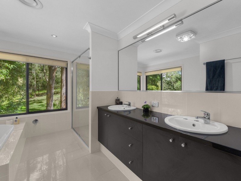 116 Boscombe Road, Brookfield QLD 4069