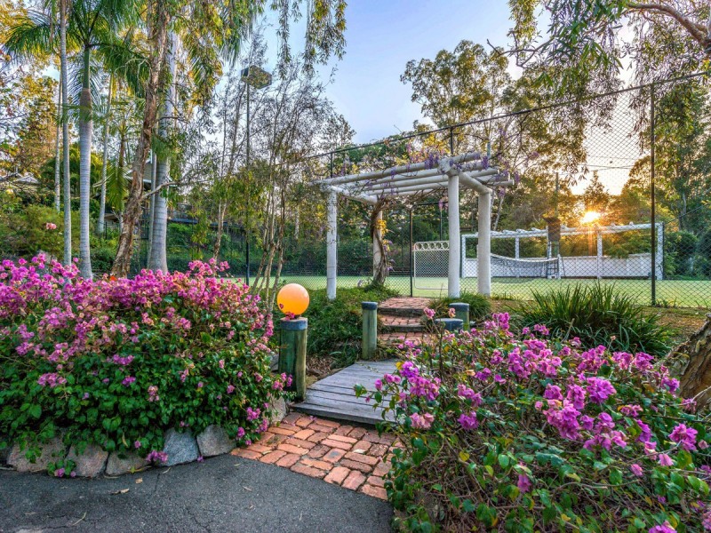 37 Carwoola Street, Bardon QLD 4065