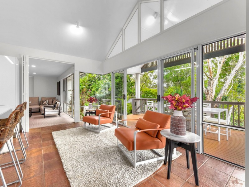 75 Ironbark Road, Chapel Hill QLD 4069