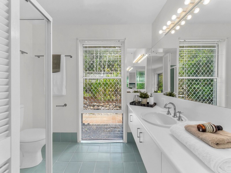 75 Ironbark Road, Chapel Hill QLD 4069