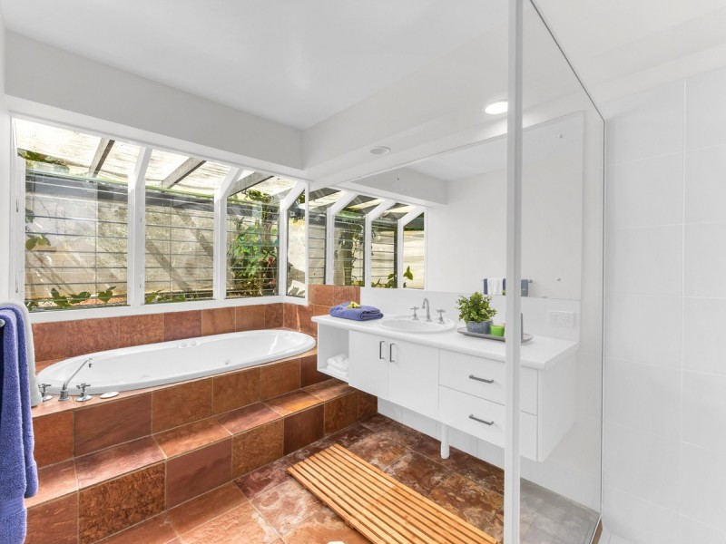 75 Ironbark Road, Chapel Hill QLD 4069