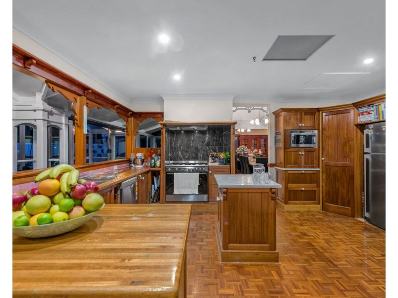 24 Sugars Road, Bellbowrie QLD 4070