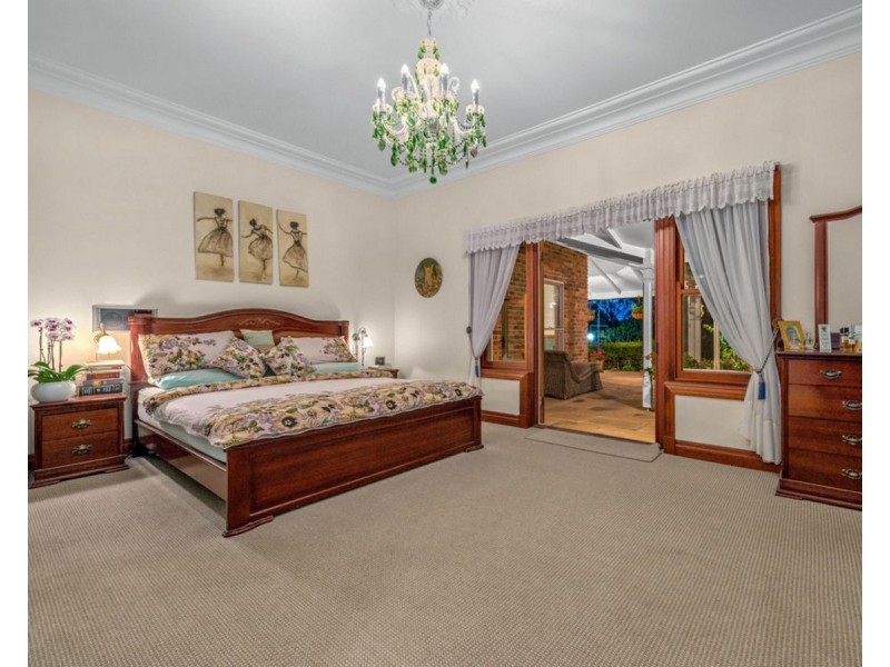 24 Sugars Road, Bellbowrie QLD 4070
