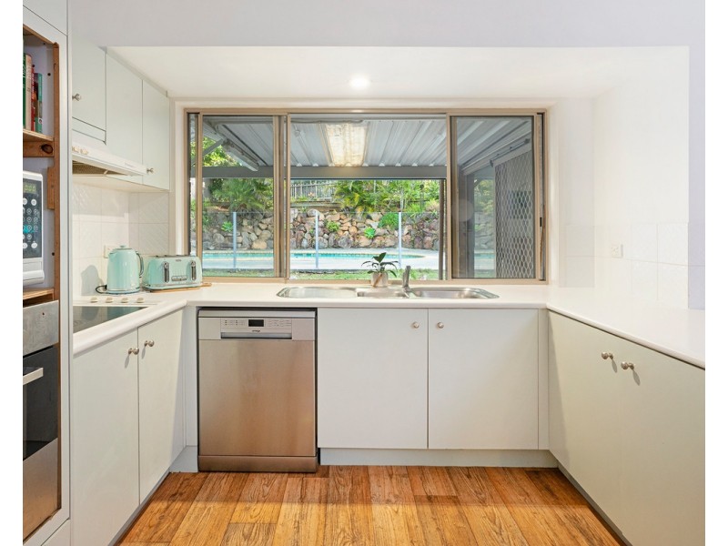 30 Binyara Street, Chapel Hill QLD 4069