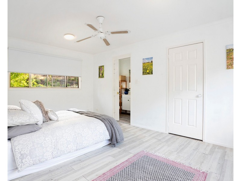 30 Binyara Street, Chapel Hill QLD 4069