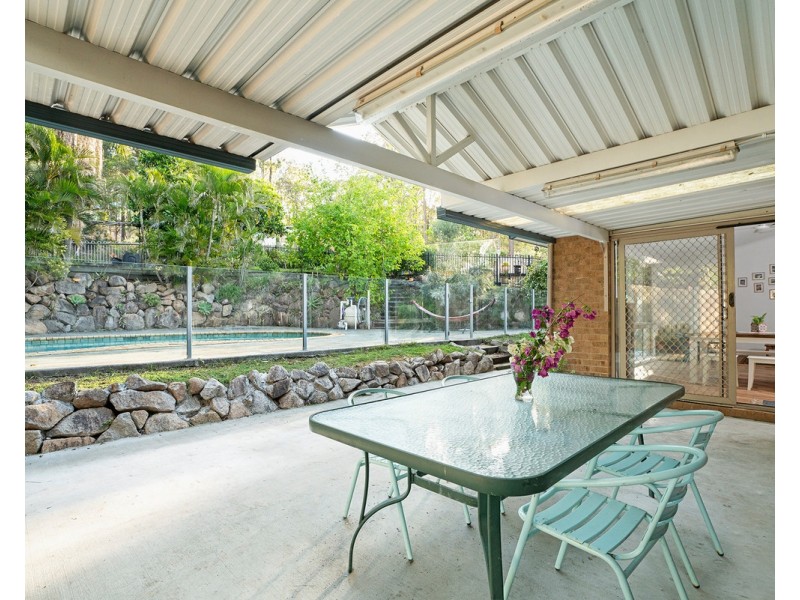 30 Binyara Street, Chapel Hill QLD 4069