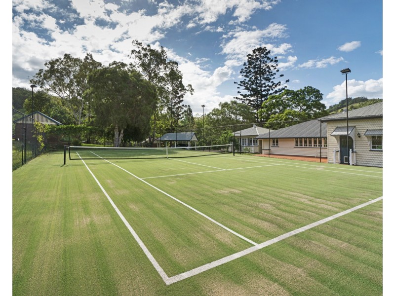 302 Upper Brookfield Road, Upper Brookfield QLD 4069