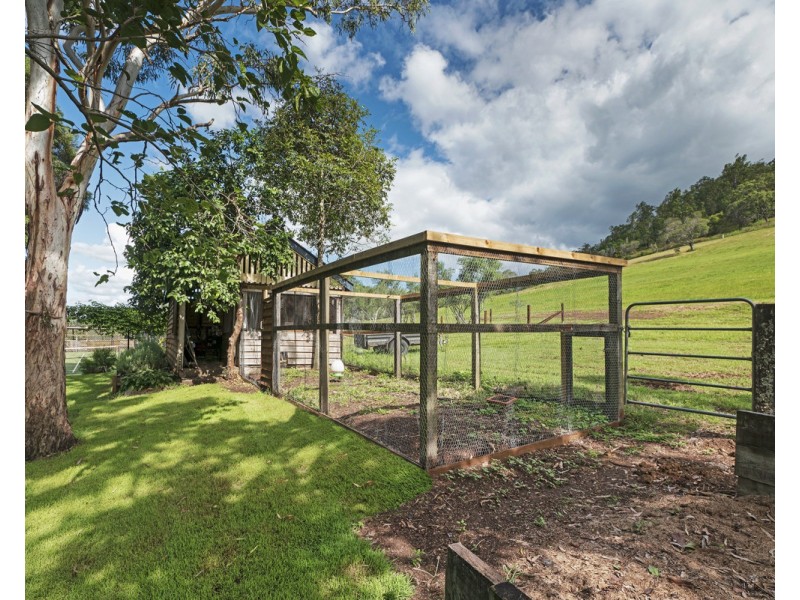 302 Upper Brookfield Road, Upper Brookfield QLD 4069