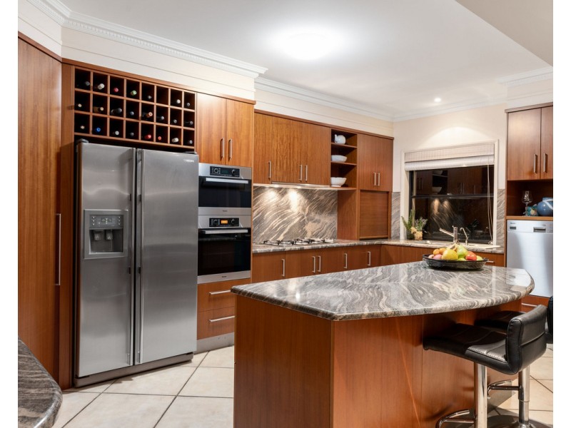 12 Becker Place, Mount Ommaney QLD 4074