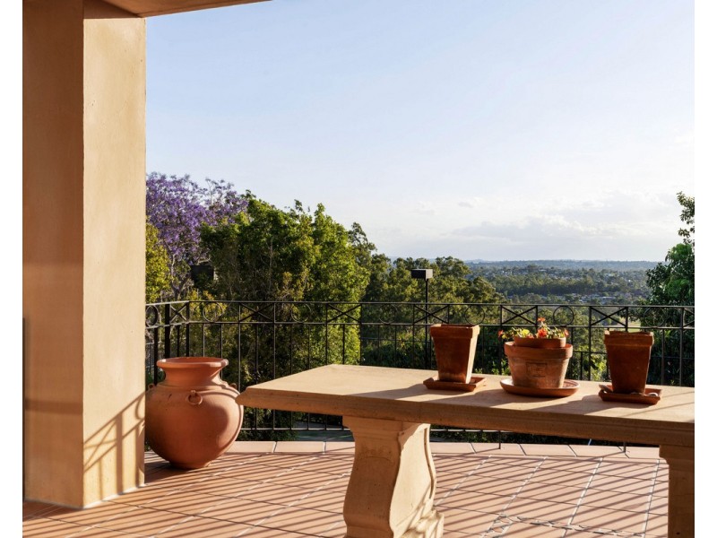 12 Becker Place, Mount Ommaney QLD 4074