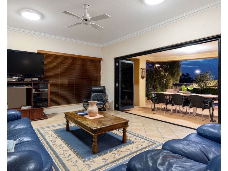 12 Becker Place, Mount Ommaney QLD 4074