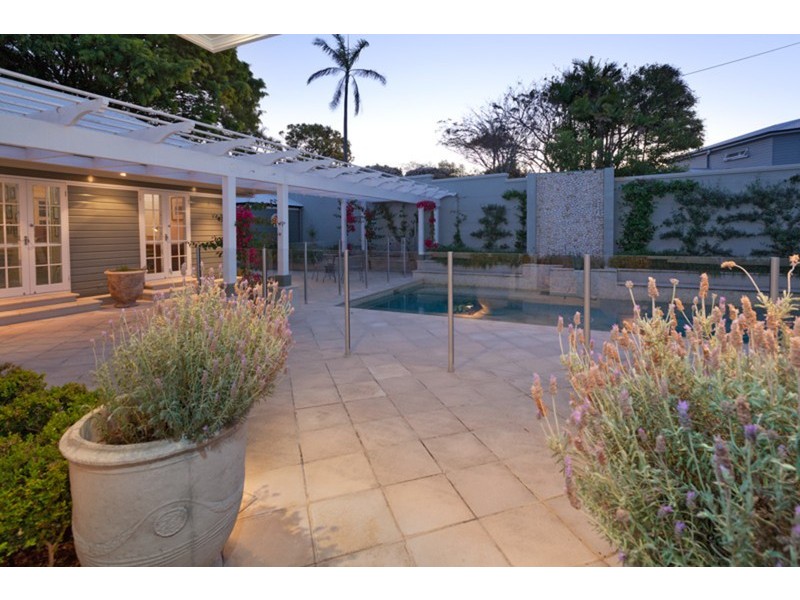 7 Hipwood Road, Hamilton QLD 4007