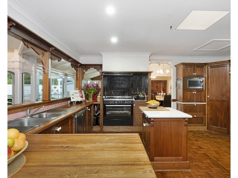 24 Sugars Road, Bellbowrie QLD 4070