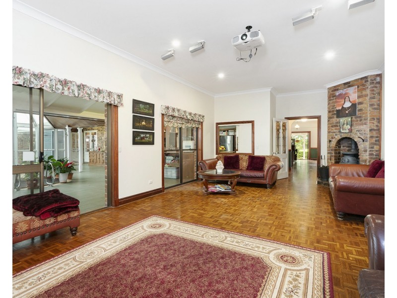 24 Sugars Road, Bellbowrie QLD 4070