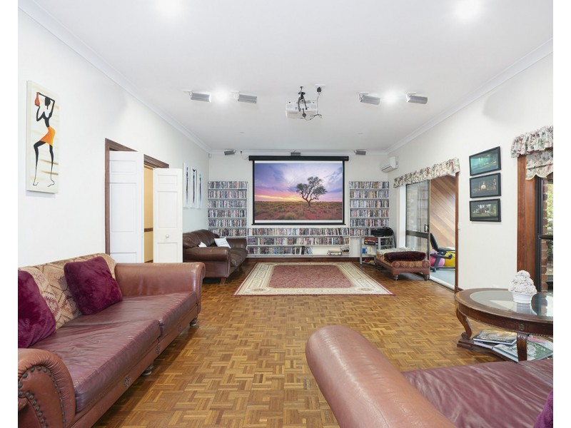 24 Sugars Road, Bellbowrie QLD 4070