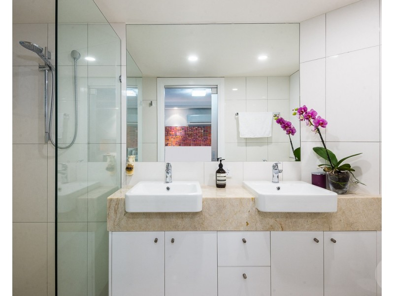 1/16 MacDonald Street, Kangaroo Point QLD 4169