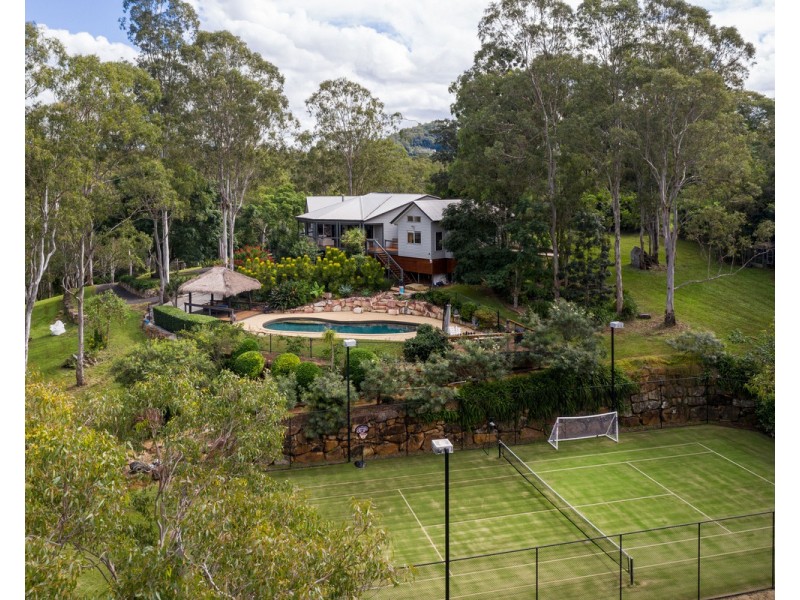 24 Royston Street, Brookfield QLD 4069