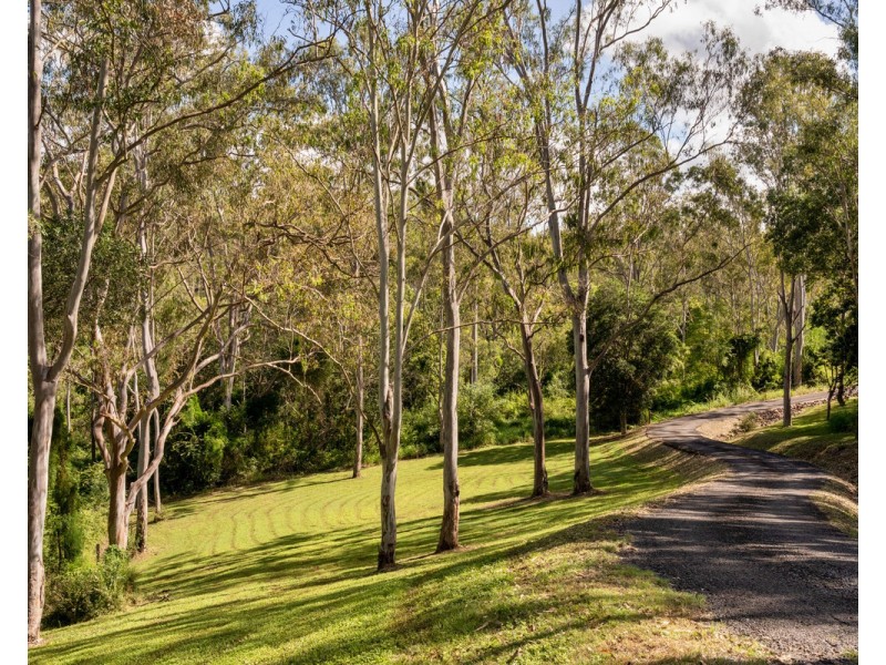 24 Royston Street, Brookfield QLD 4069