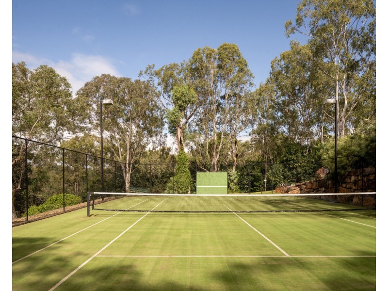 24 Royston Street, Brookfield QLD 4069