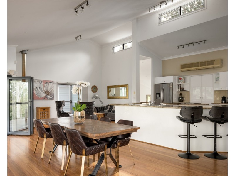 24 Royston Street, Brookfield QLD 4069