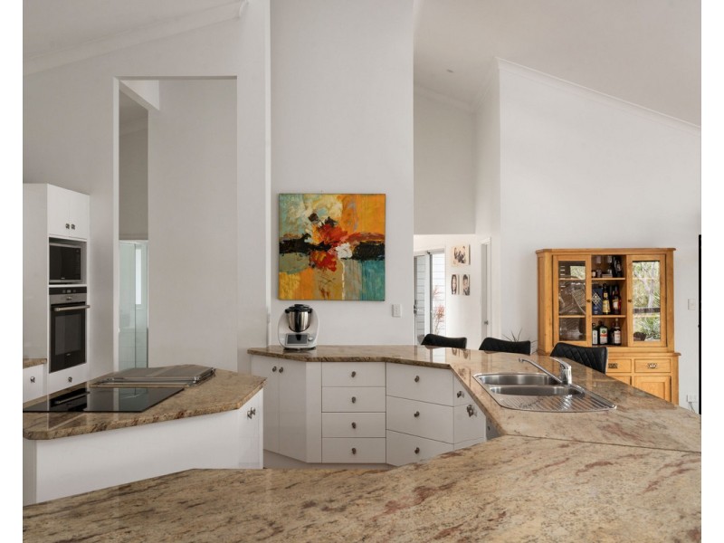 24 Royston Street, Brookfield QLD 4069