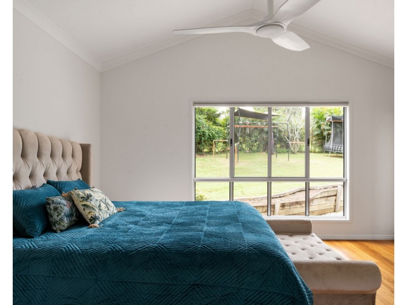 24 Royston Street, Brookfield QLD 4069