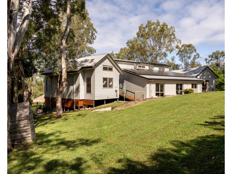 24 Royston Street, Brookfield QLD 4069