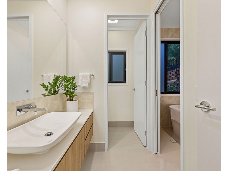 408 Gold Creek Road, Brookfield QLD 4069