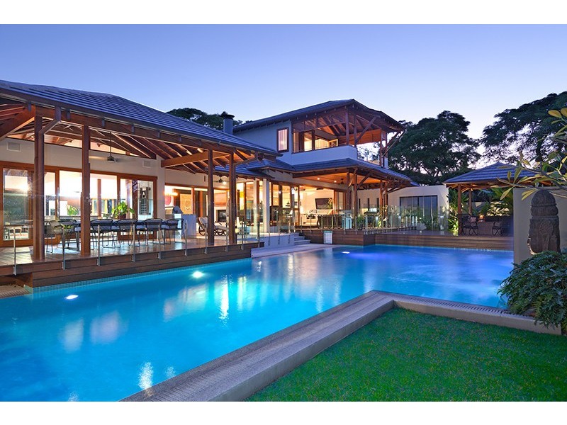 15 Seventh Avenue, St Lucia QLD 4067