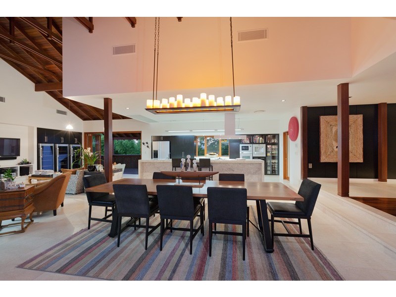 15 Seventh Avenue, St Lucia QLD 4067