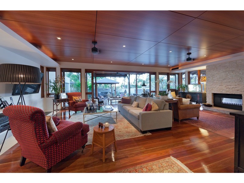 15 Seventh Avenue, St Lucia QLD 4067