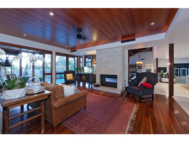 15 Seventh Avenue, St Lucia QLD 4067
